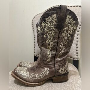 Corral embroidered boots, girls size 4. Good condition